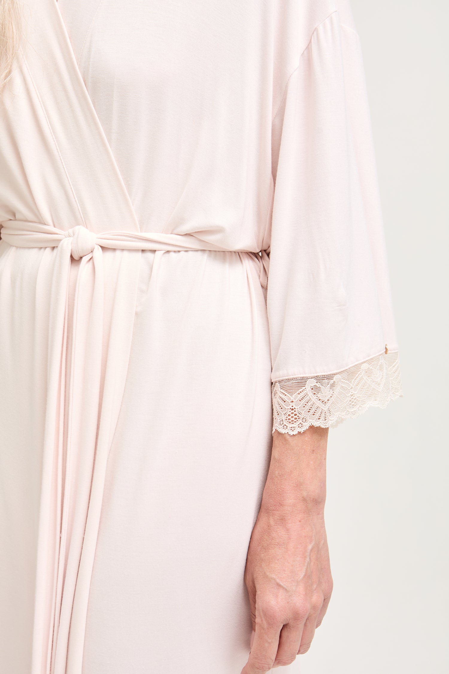 Bamboo Lace Kimono Robe in Powder Puff