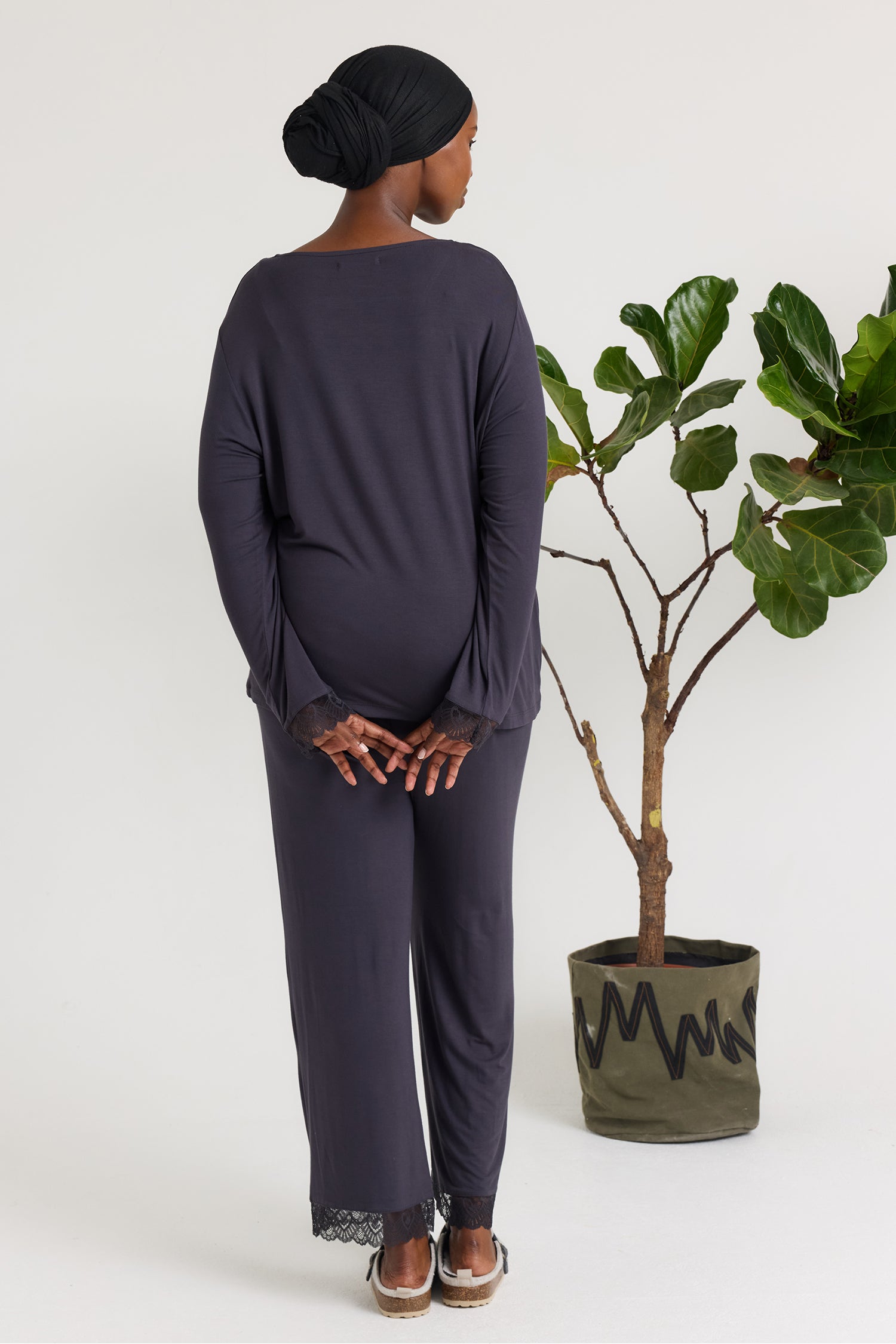Bamboo Lace V-Neck Pyjama Set in Raven