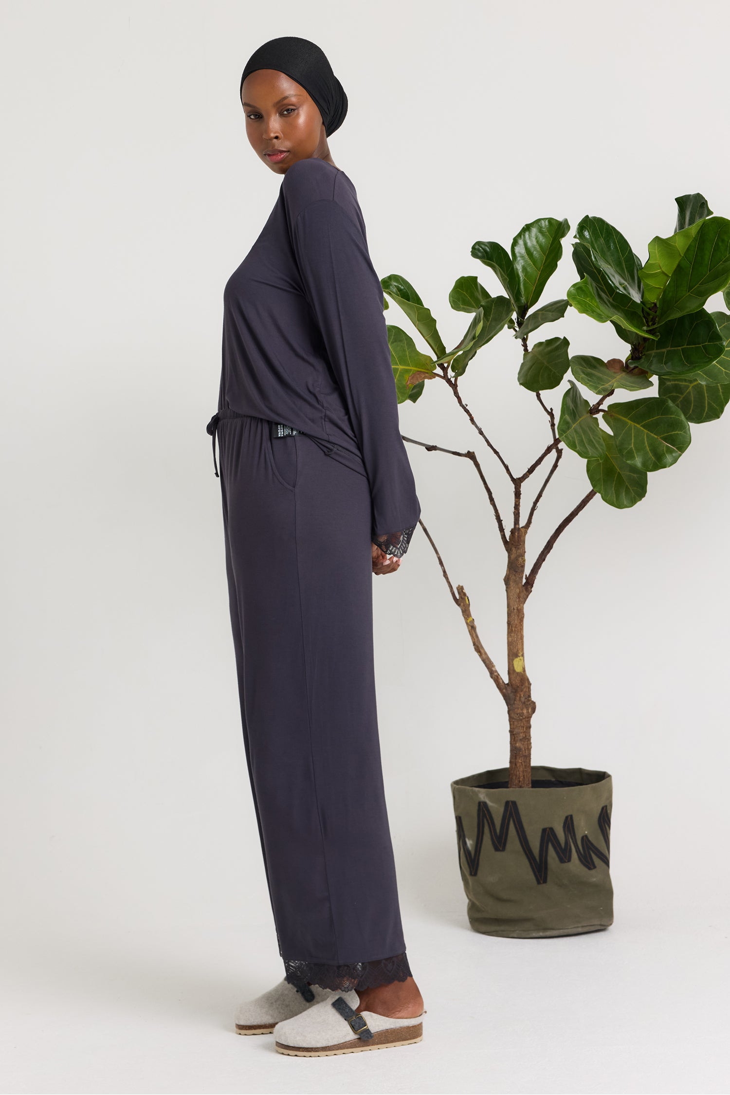 Bamboo Lace V-Neck Pyjama Set in Raven