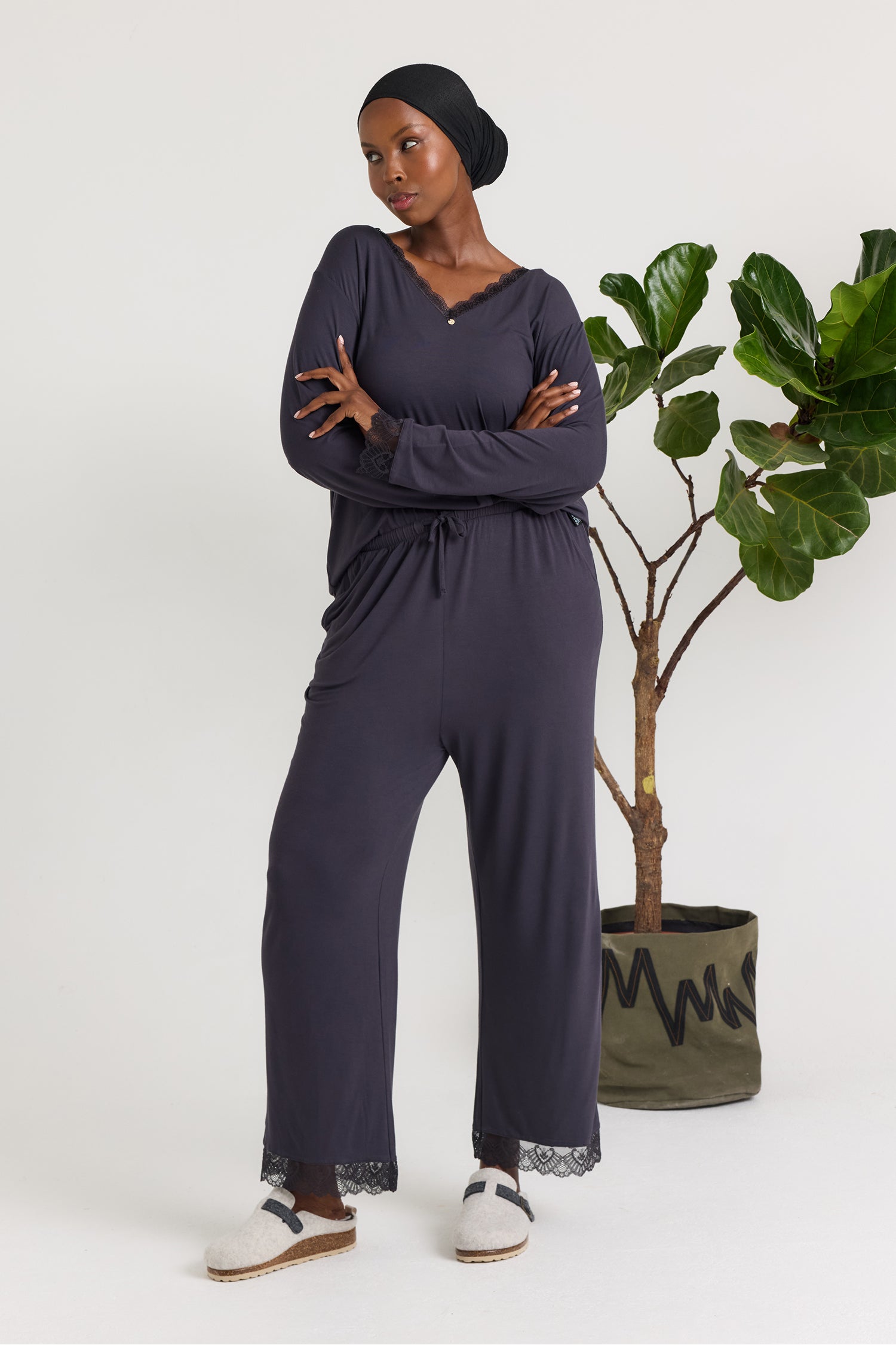 Bamboo Lace V-Neck Pyjama Set in Raven