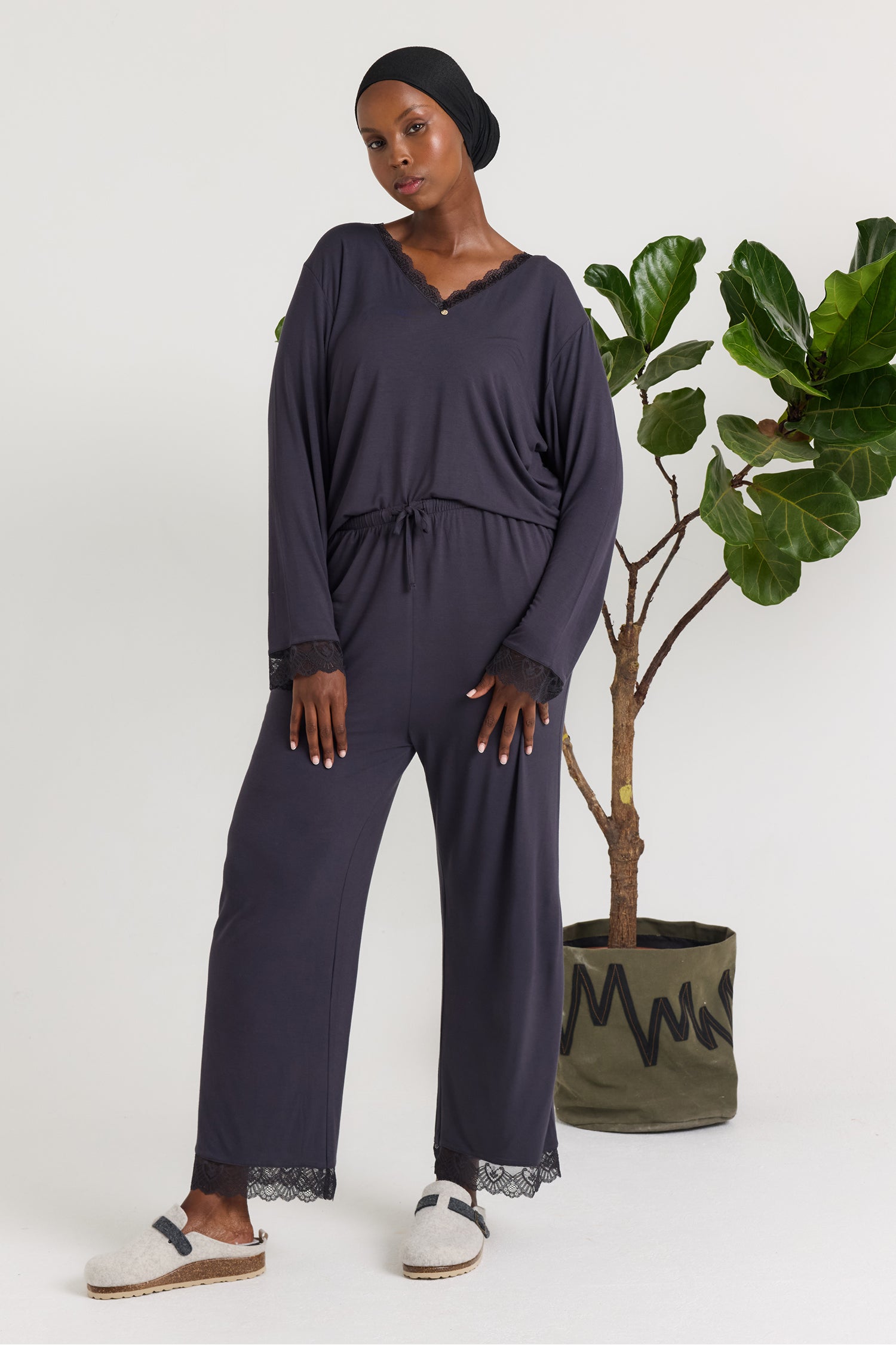 Bamboo Lace V-Neck Pyjama Set in Raven