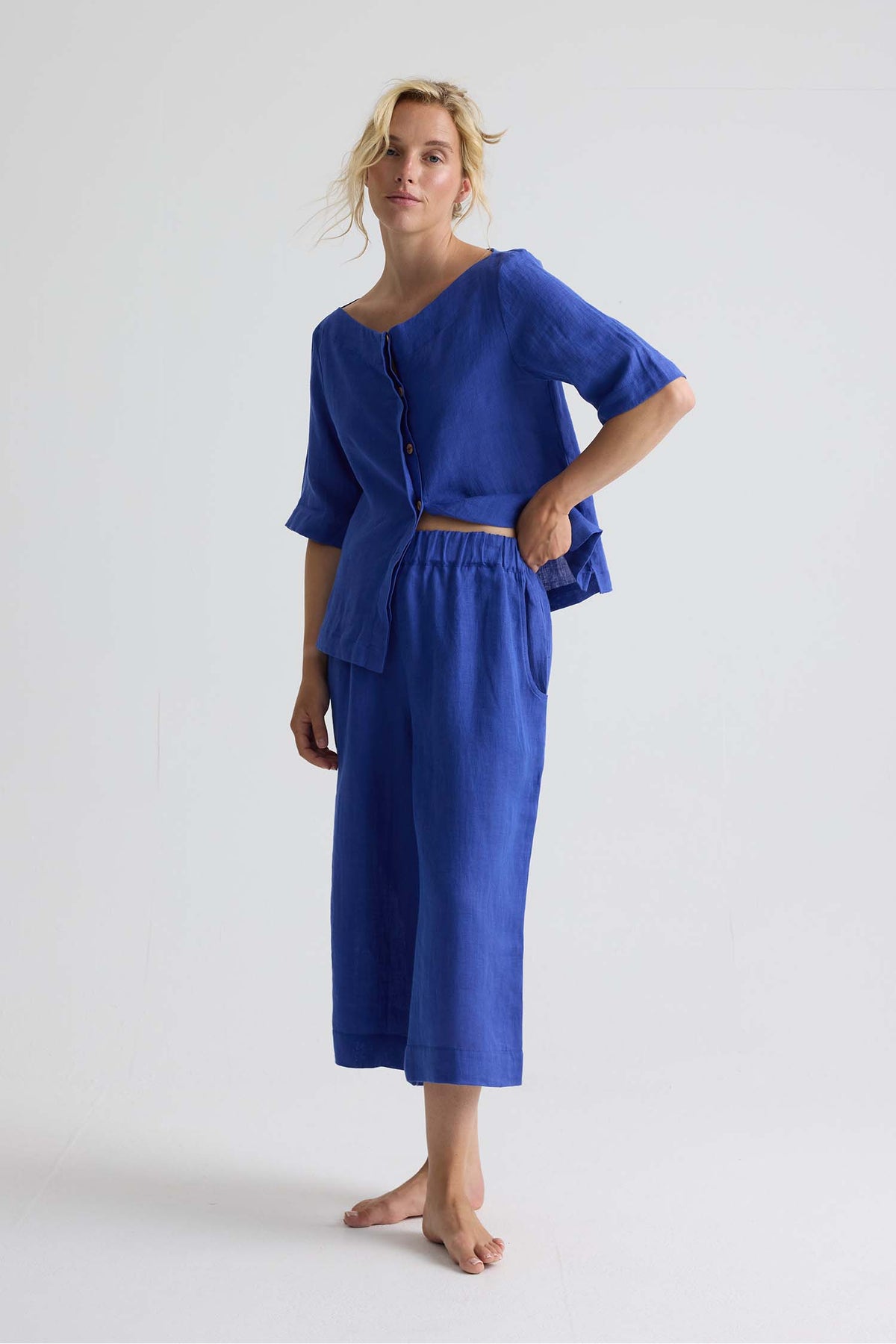 Relaxed Linen Scoop Neck Top In Bluing