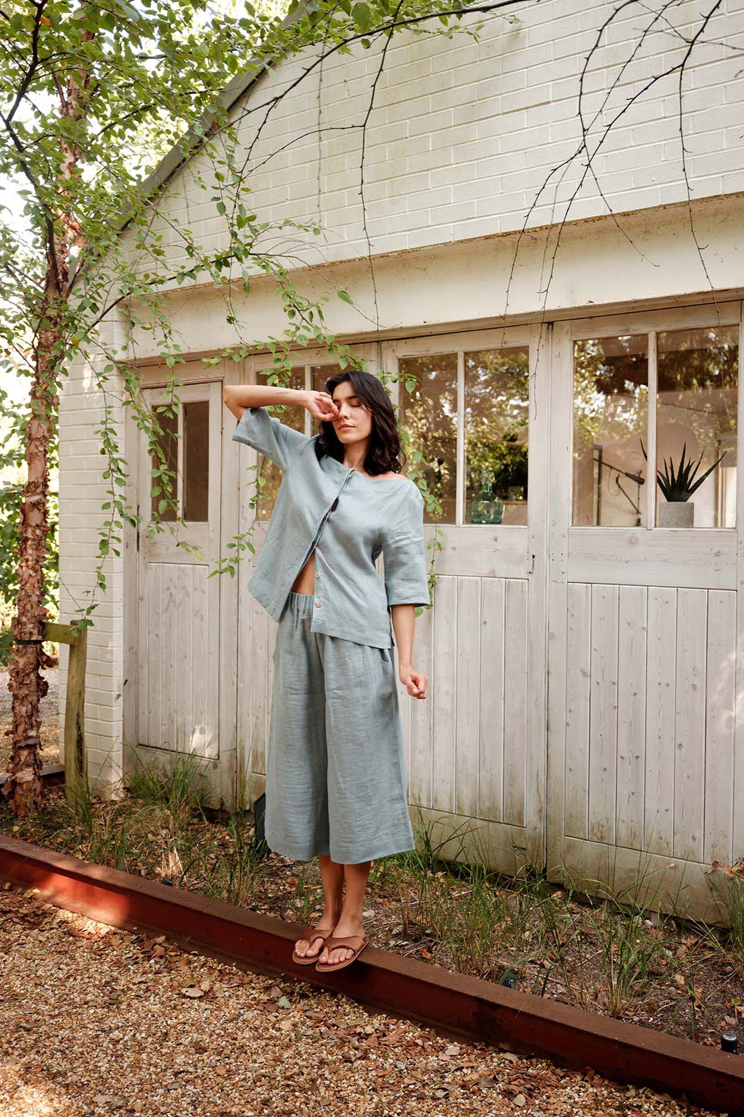 Relaxed Linen Scoop Neck Top In Blue Haze