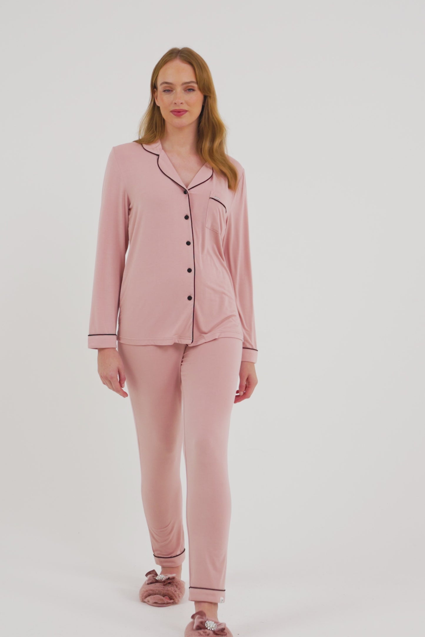 
                  
                    Load and play video in Gallery viewer, Bamboo Pyjama Set in Pink
                  
                