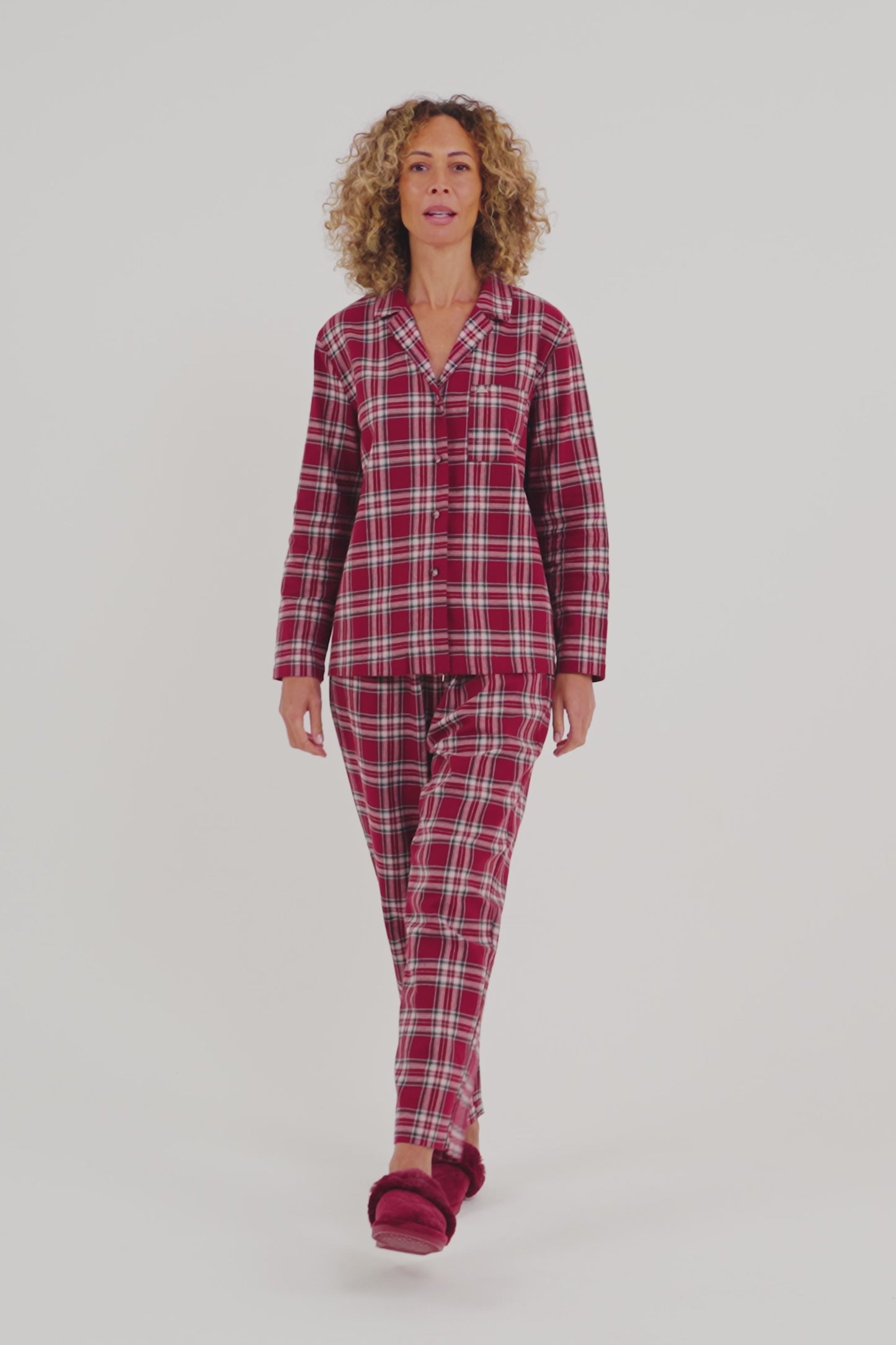 
                  
                    Load and play video in Gallery viewer, Plaid Pyjama Set in Bordeaux
                  
                