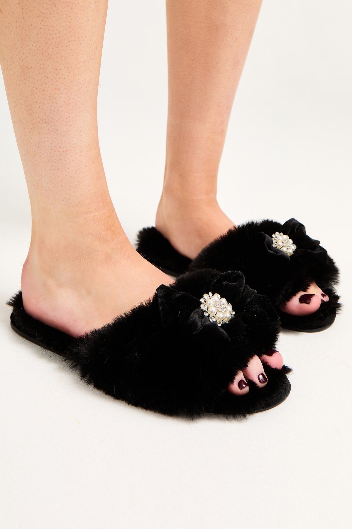 Anya Slippers in Black