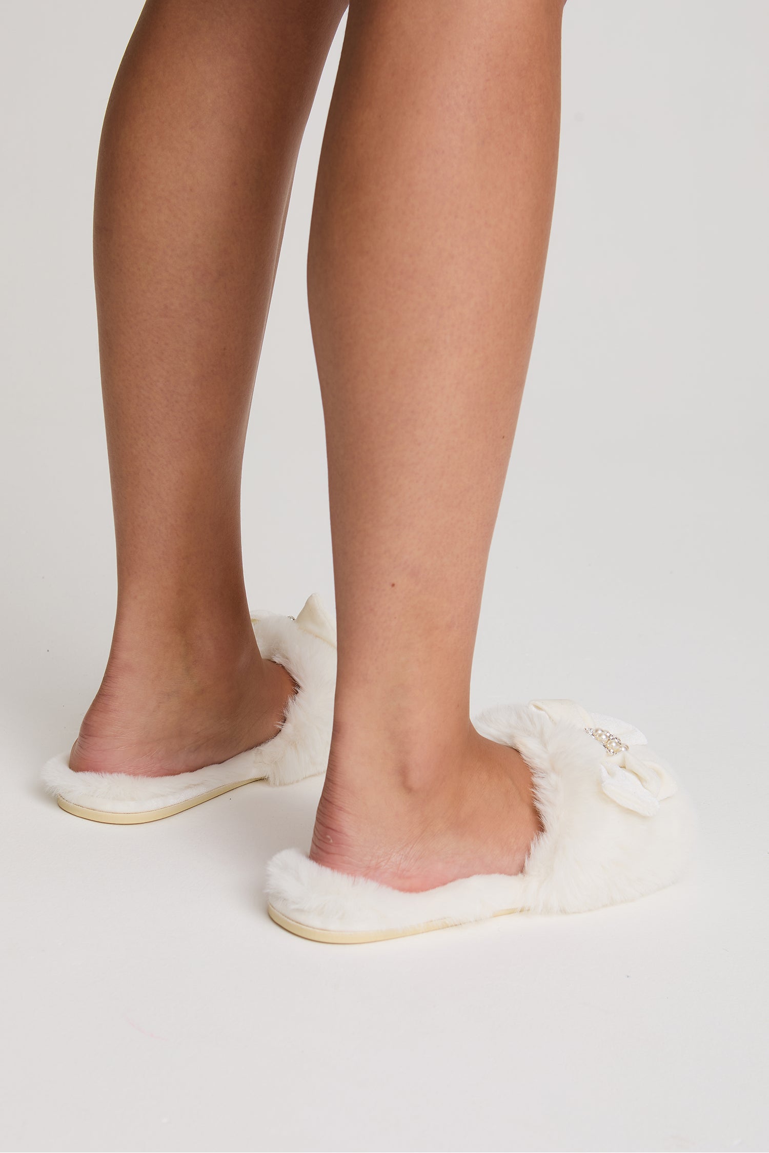 Anya Slippers in Cream