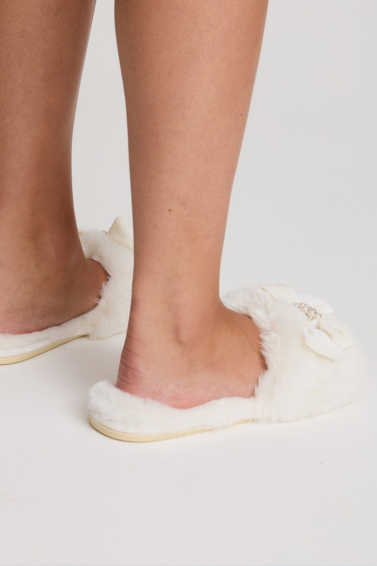 Anya Slippers in Cream