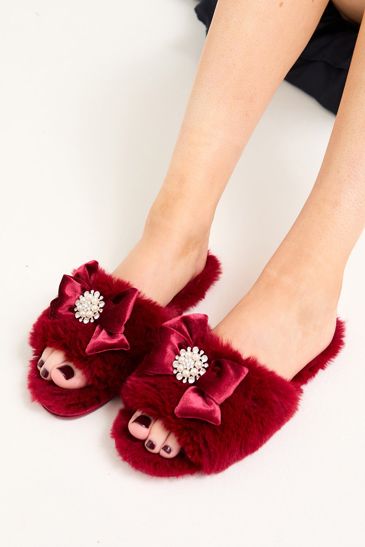 Anya Slippers in Red