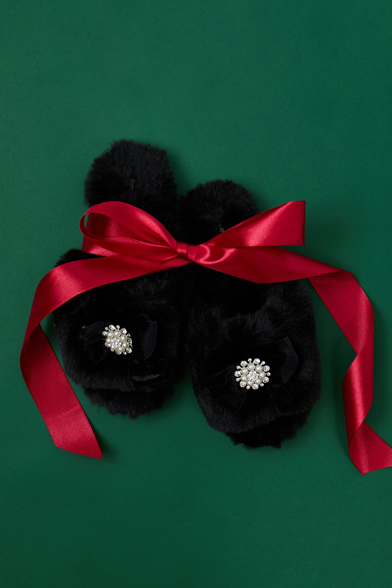 Anya Slippers in Black