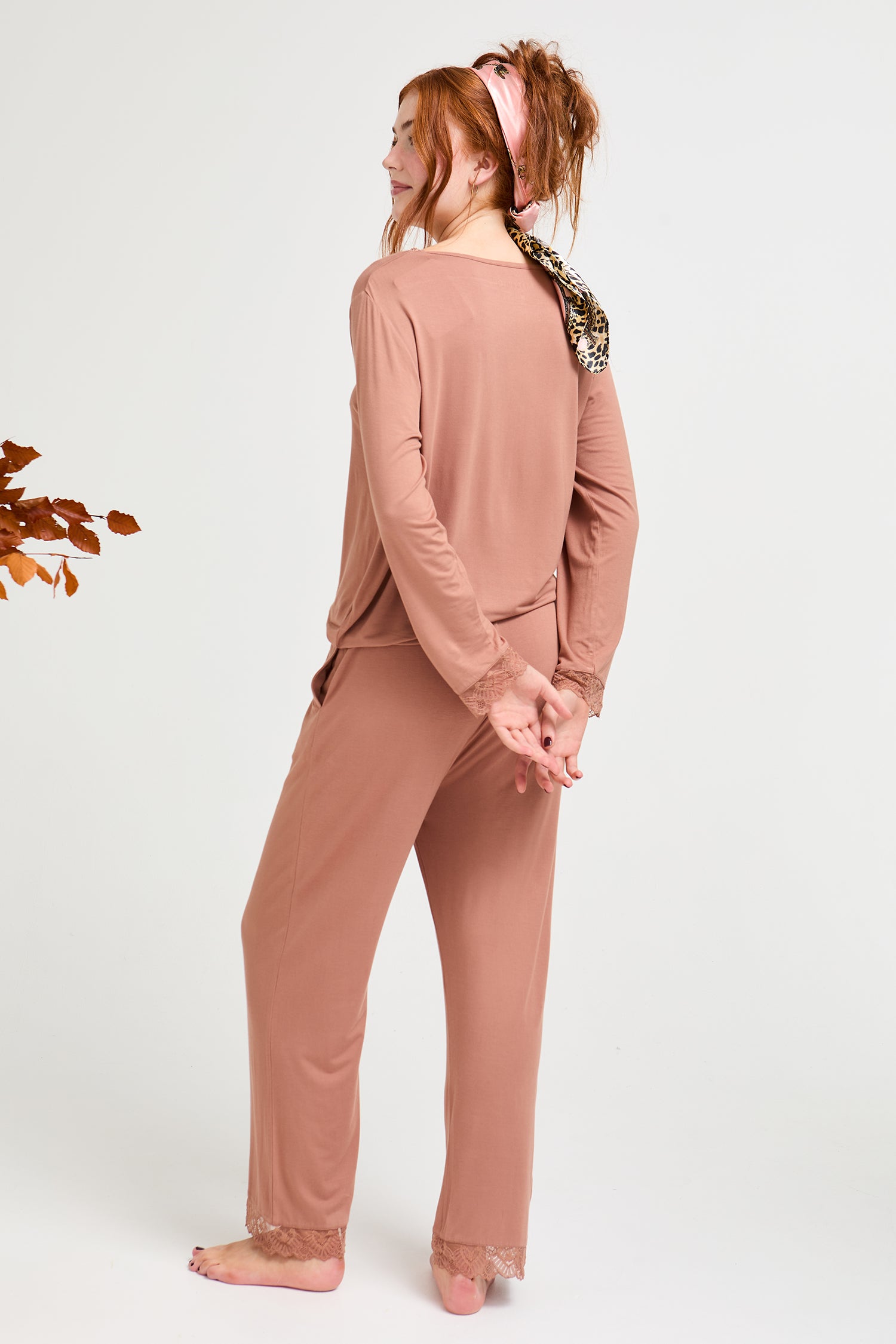 Bamboo Lace V-Neck Pyjama Set in Mocha