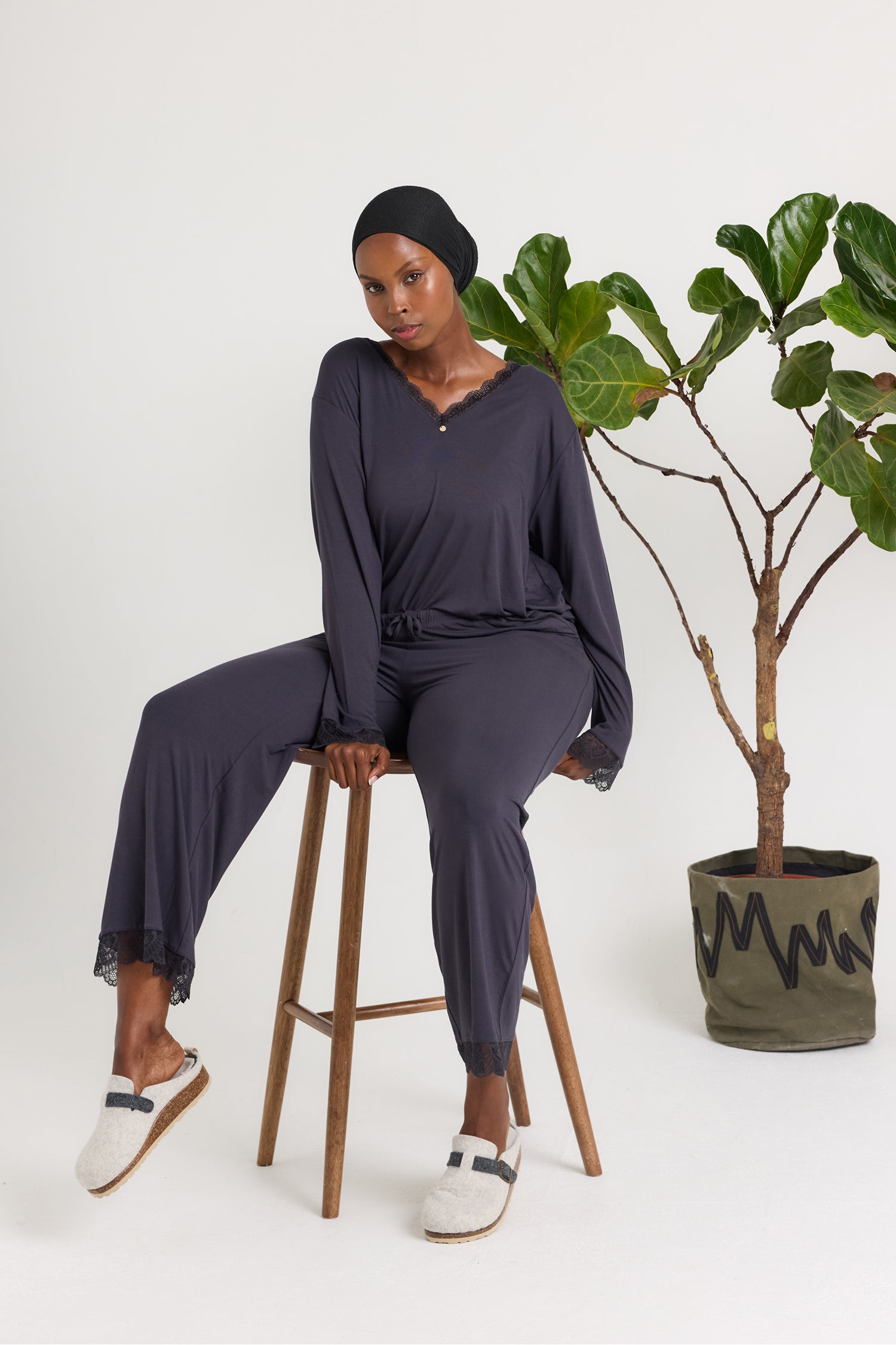 Bamboo Lace V-Neck Pyjama Set in Raven