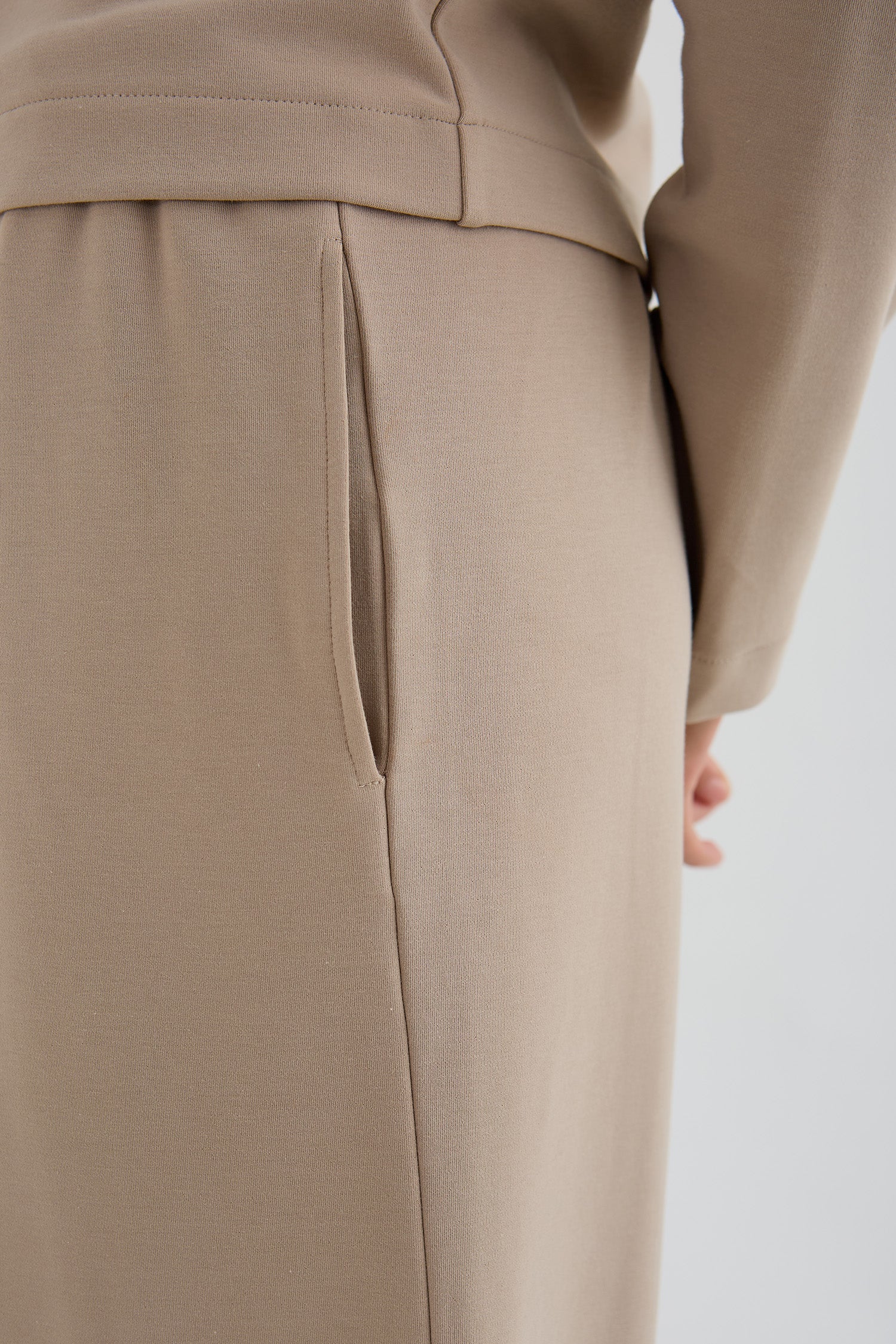 Bamboo Fleece Barrel Joggers In Silver Mink