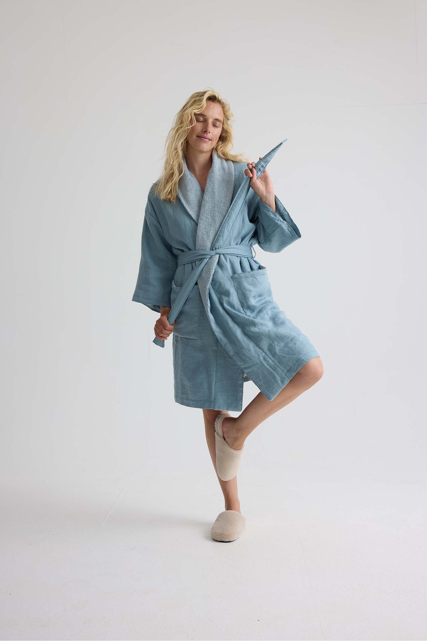 Short Terry Lined Linen Robe In Blue Haze