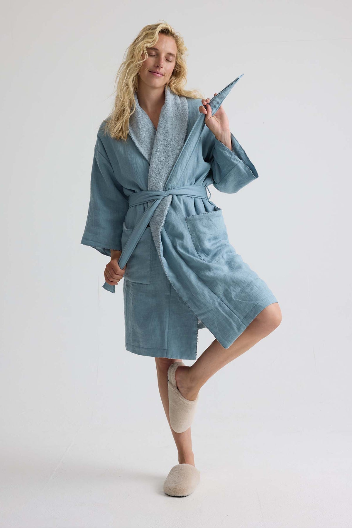 Short Terry Lined Linen Robe In Blue Haze