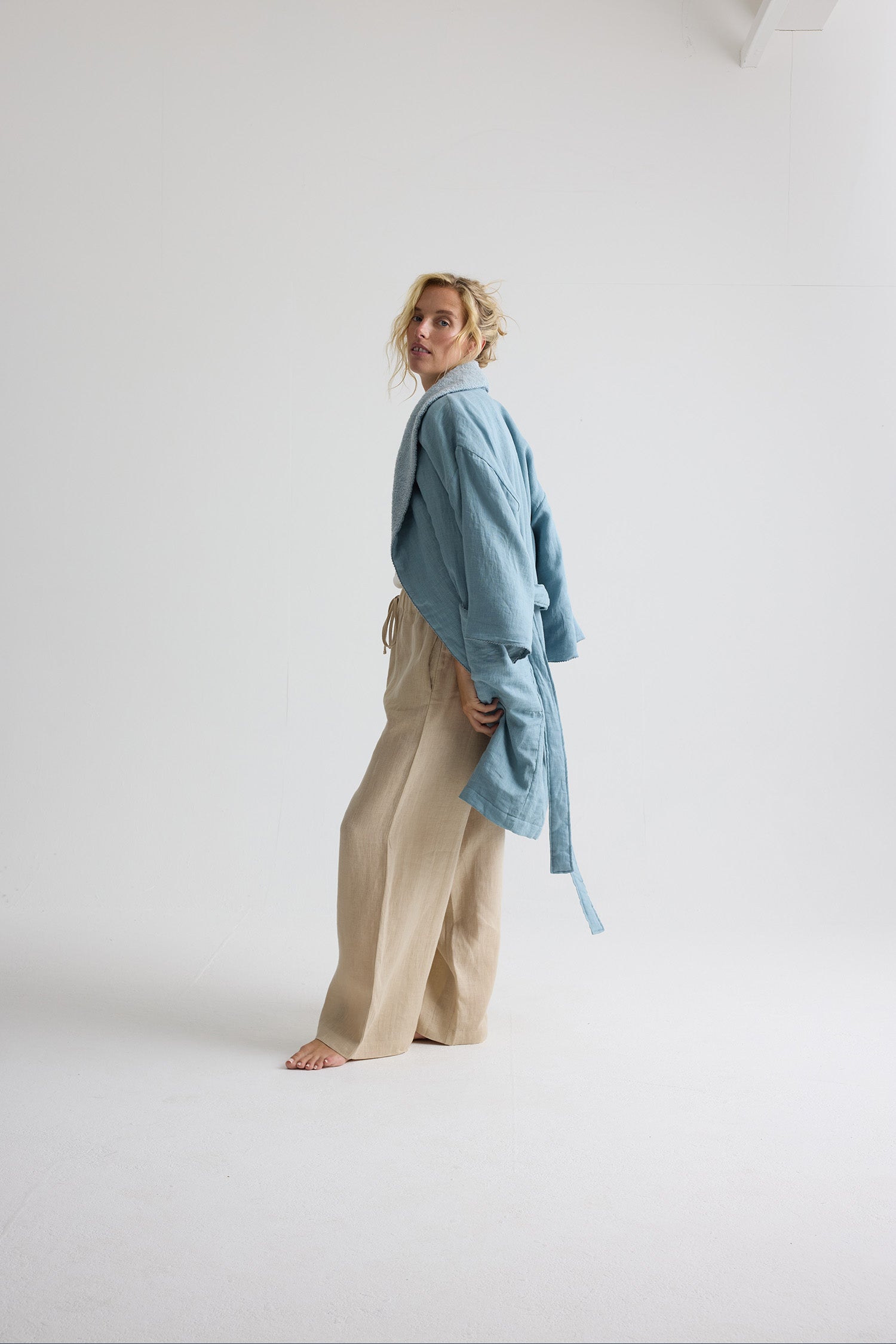 Short Terry Lined Linen Robe In Blue Haze