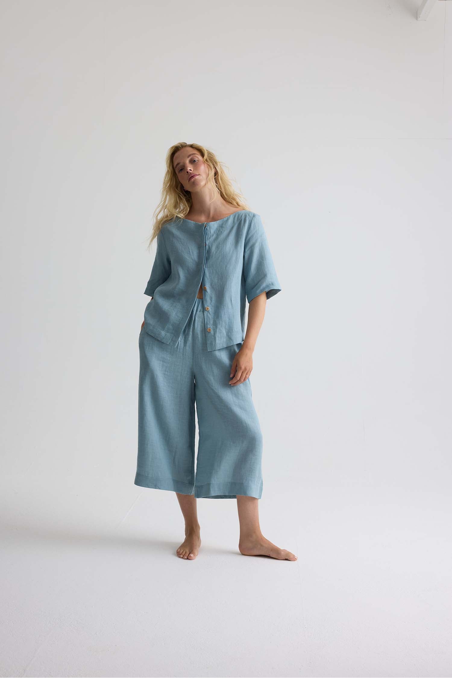 Relaxed Linen Scoop Neck Top In Blue Haze
