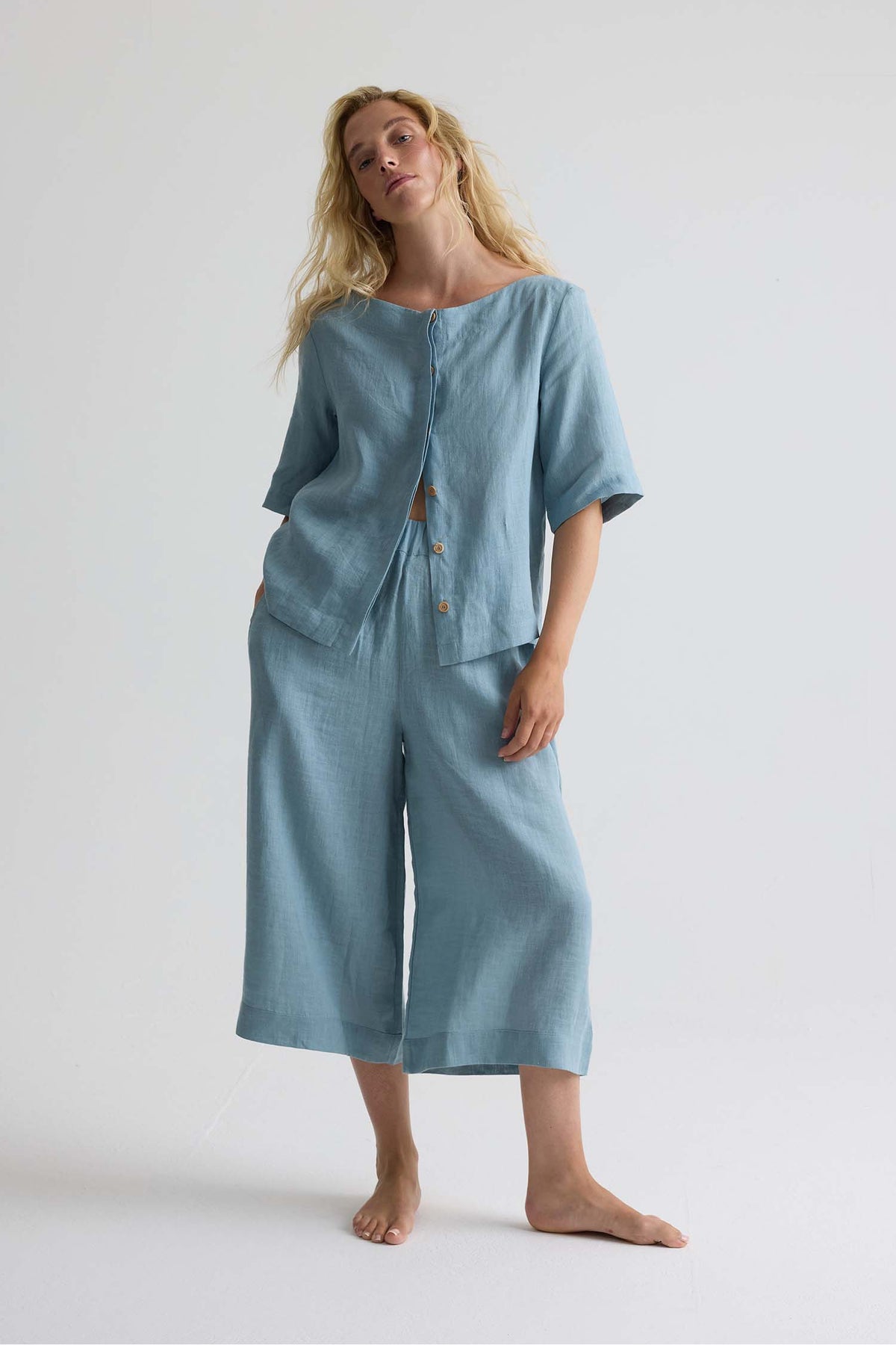 Relaxed Linen Scoop Neck Top In Blue Haze