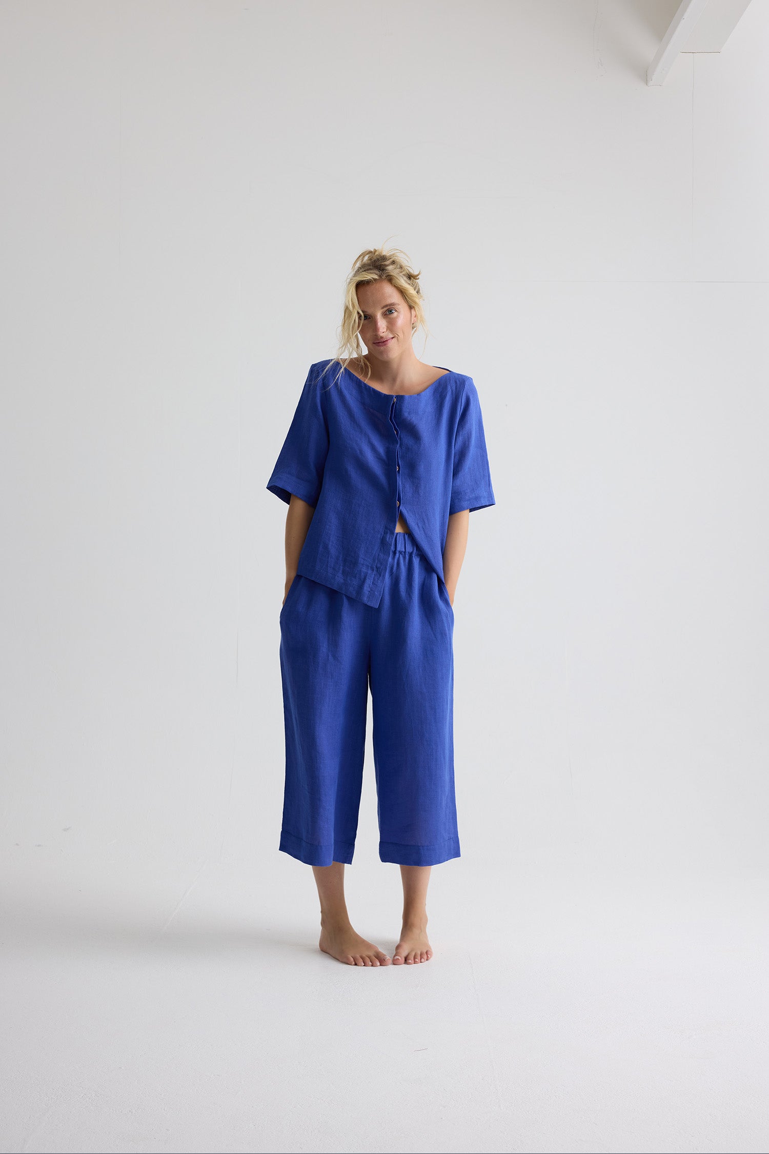 Relaxed Linen Scoop Neck Top In Bluing