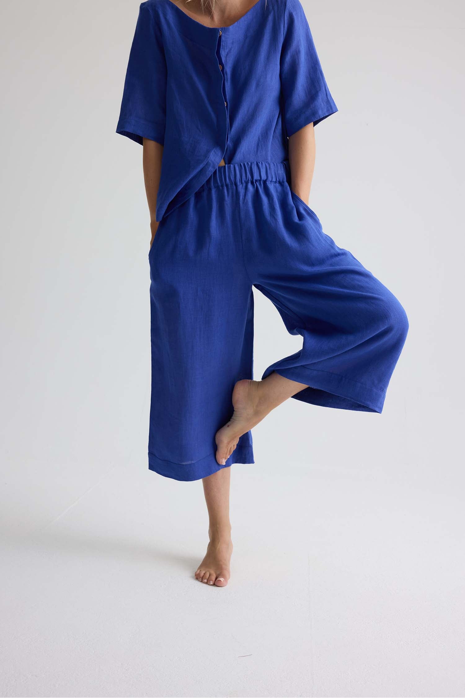 Relaxed Linen Scoop Neck Top In Bluing