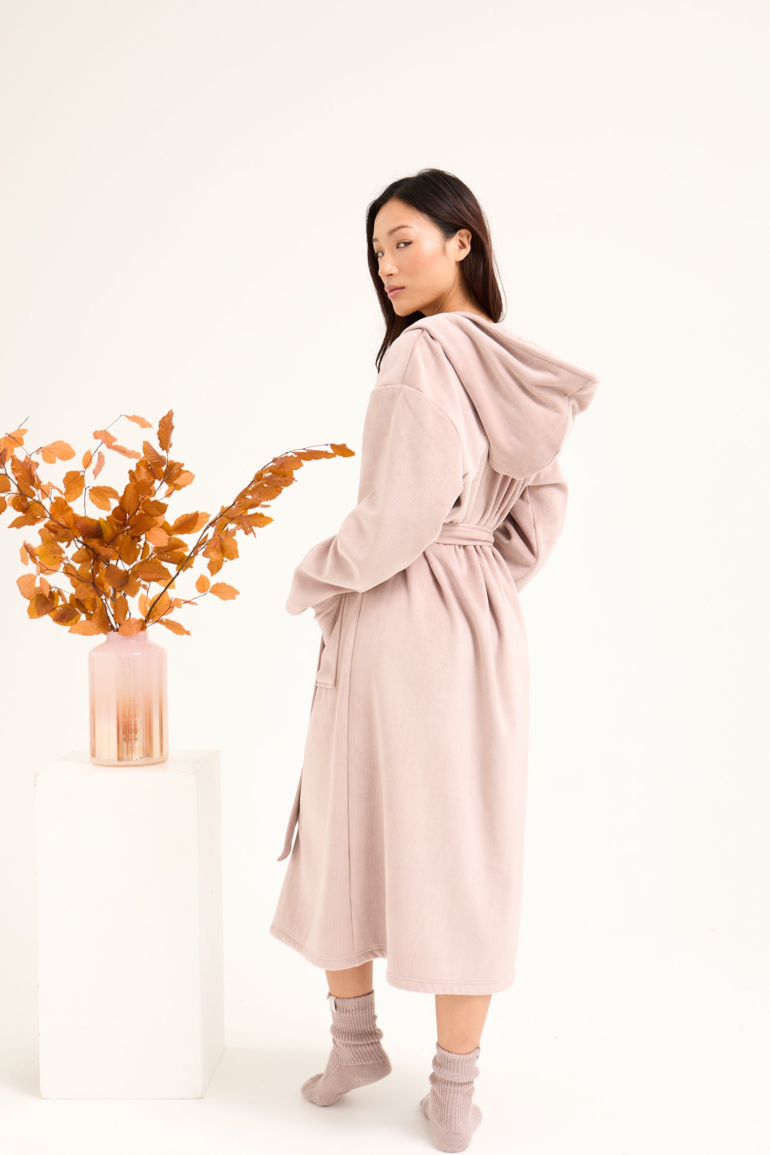 Ribbed Hooded Robe in Mink