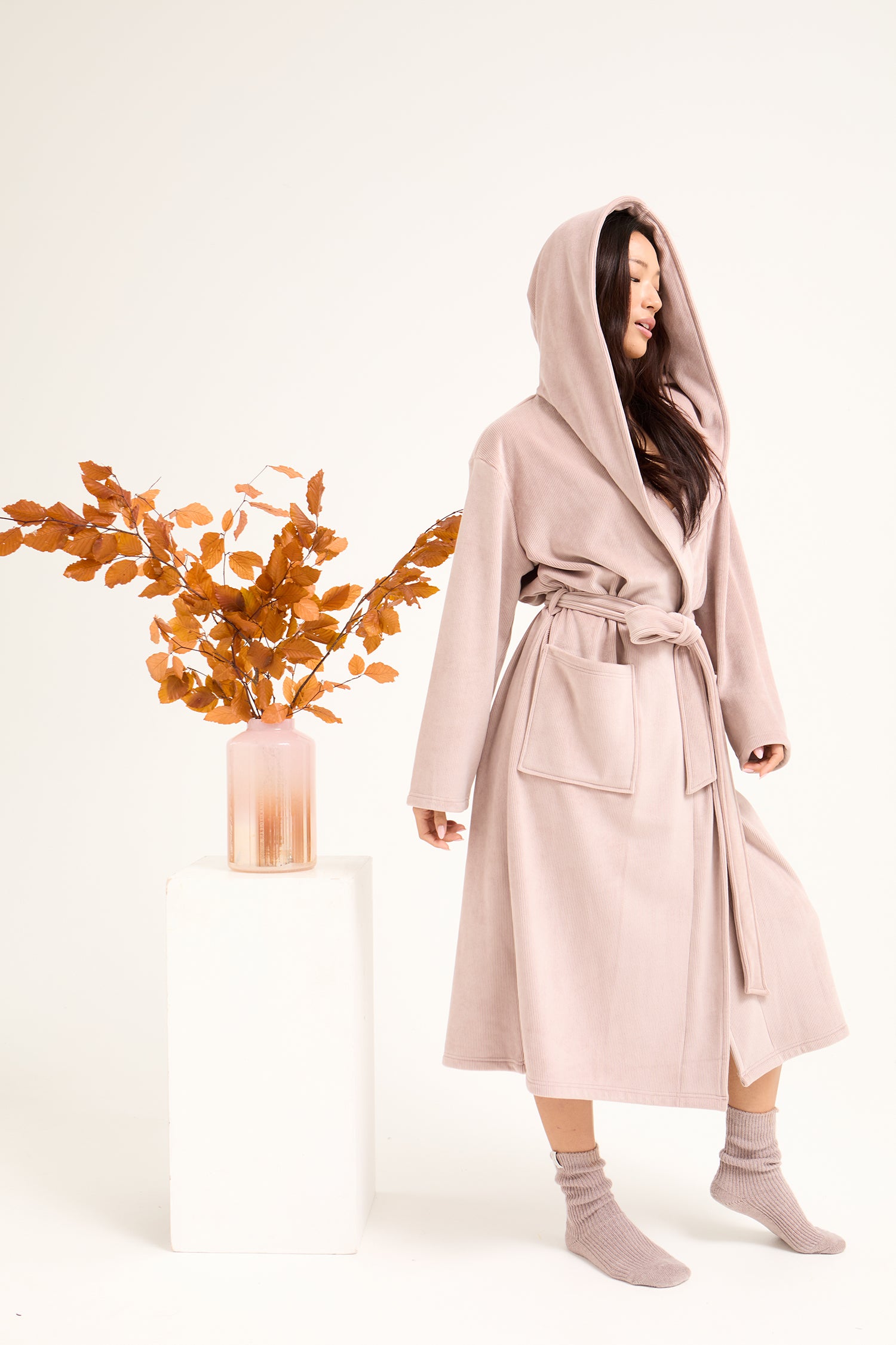 Ribbed Hooded Robe in Mink