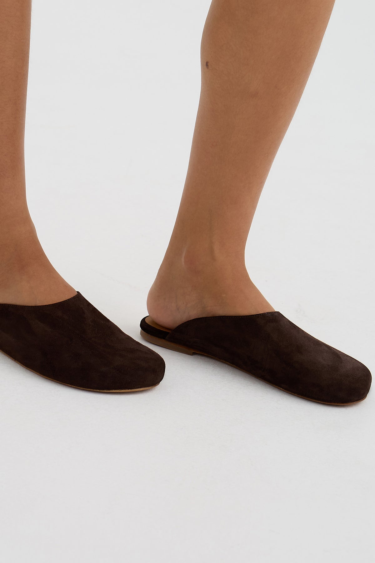 Suede Rounded Mule In Dark Coco