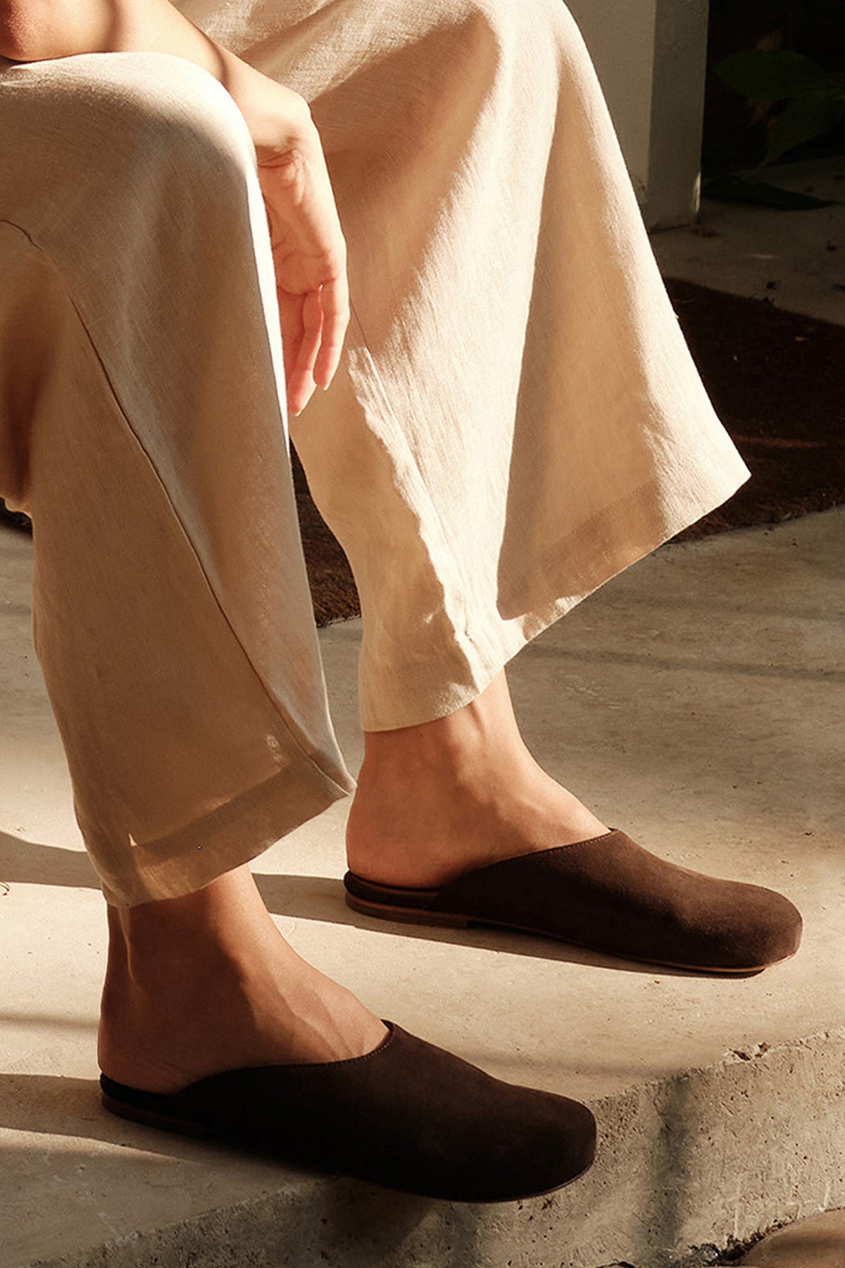 Suede Rounded Mule In Dark Coco
