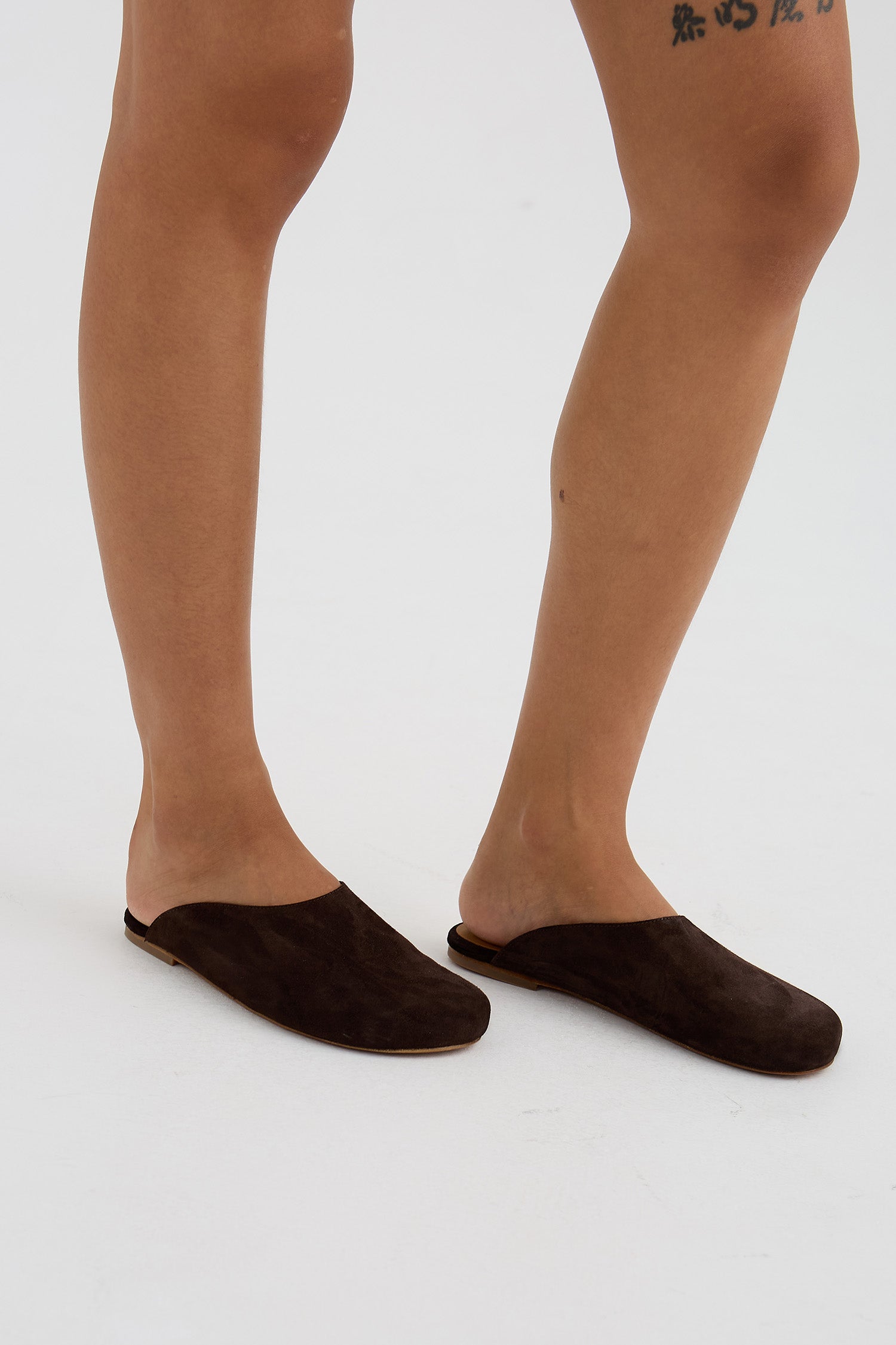 Suede Rounded Mule In Dark Coco