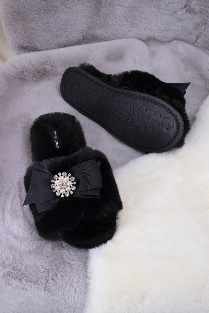 
                  
                    Anya women's slider slippers in black using the softest faux furs and topped with a premium grosgrain bow finished with a jewel pearl embellishment from Pretty You London
                  
                