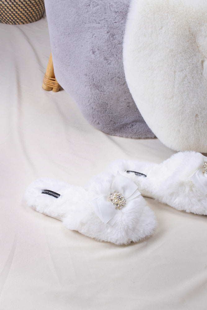 
                  
                    Anya women's slider slippers in cream using the softest faux furs and topped with a premium grosgrain bow finished with a jewel pearl embellishment from Pretty You London
                  
                