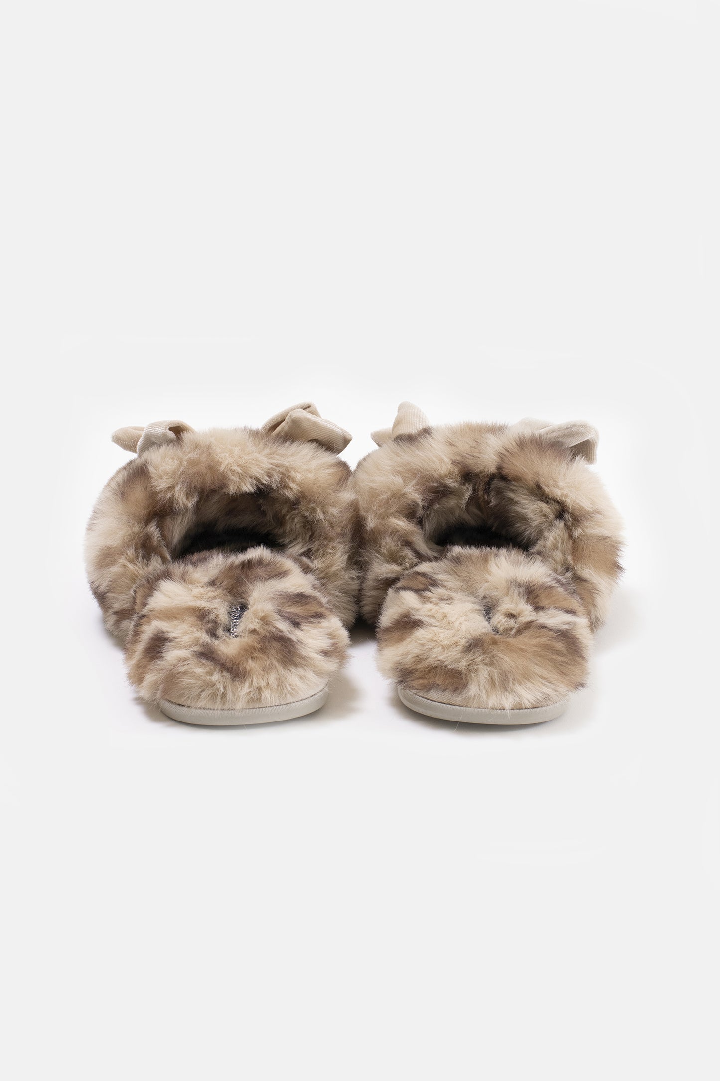 
                  
                    Anya women's slider slippers in leopard using the softest faux furs and topped with a premium grosgrain bow finished with a jewel pearl embellishment from Pretty You London
                  
                