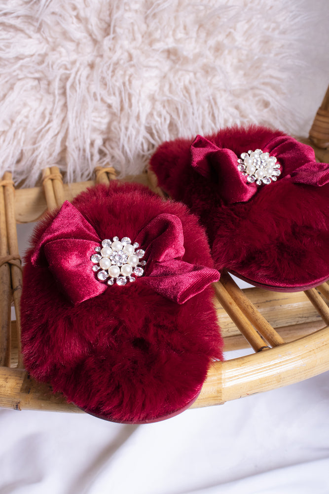 
                  
                    Anya women's slider slippers in red using the softest faux furs and topped with a premium grosgrain bow finished with a jewel pearl embellishment from Pretty You London
                  
                