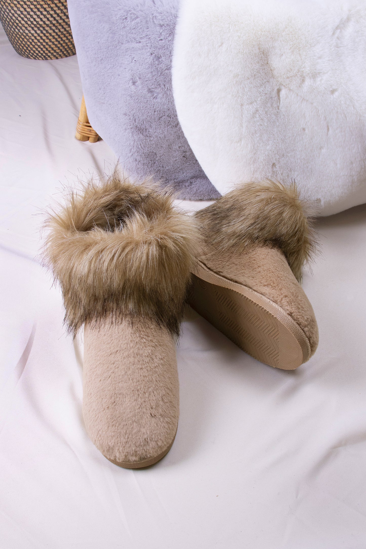 
                  
                    Elsa women's slipper booties in ecru with super comfy faux fur from Pretty You London
                  
                