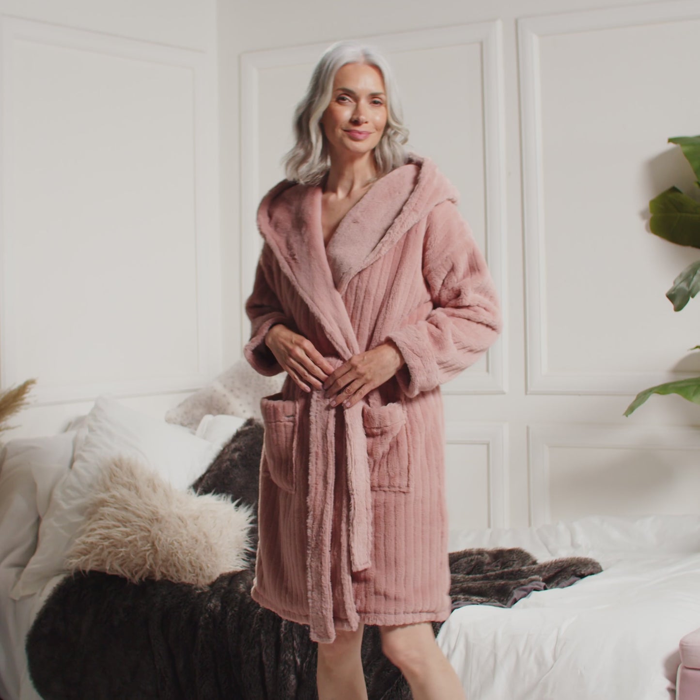 
                  
                    Load and play video in Gallery viewer, Women&amp;#39;s Cloud Robe Dressing Gown in Dusky Pink with oversized hood from Pretty You London
                  
                